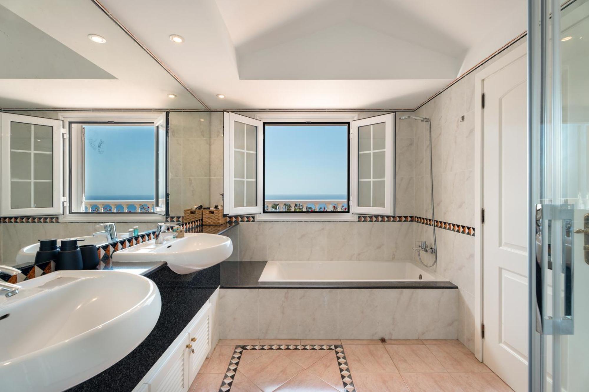 Villa Marbella-Private Heated Pool And Breathtaking View Costa Adeje  Ngoại thất bức ảnh